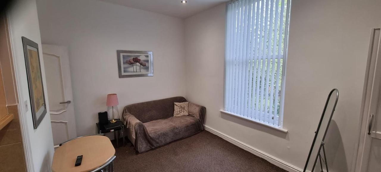 No 7 - 1 Bed Near Sefton Park And Lark Lane Liverpool